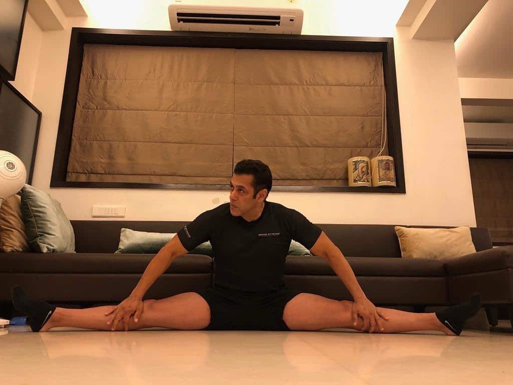 Salman-Khan-doing-Yoga-Excercise-in-his-home