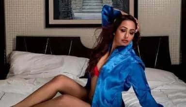 Kashmirira shah shared hot photos